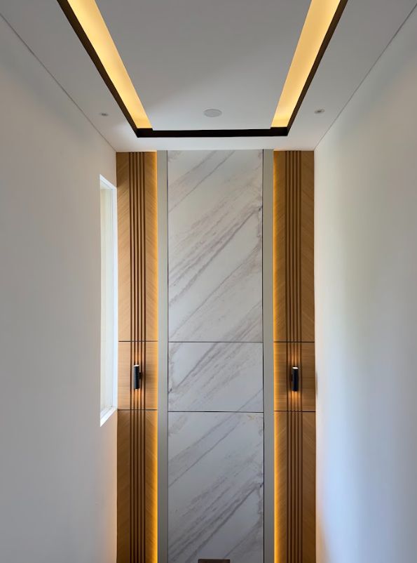 Wall Panel Elegan Koridor Cahaya Group | Portofolio Tuka Interior